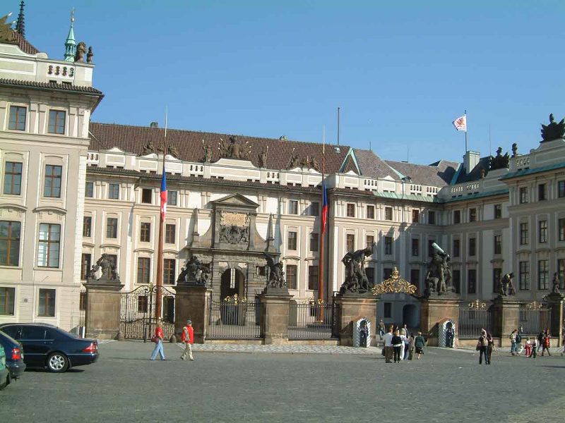 castle_entrance.jpg