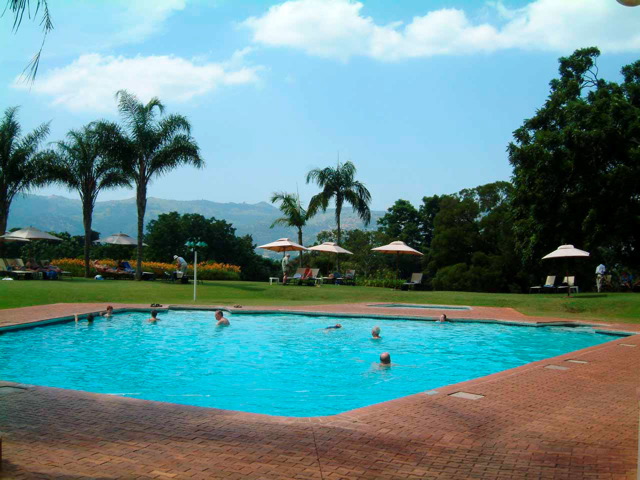 lunch_by_the_pool.jpg