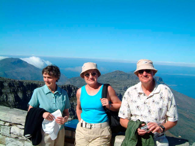 sheila_karen_and_fred_on_table_mountain.jpg